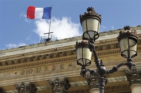 Paris Opens the Week in the Red as Markets Await Signals from the United States