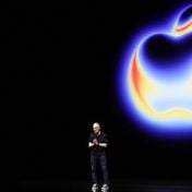 Global markets live:  Apple, Intel, Pfizer, Accenture, Unicredit…