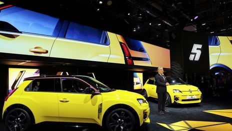 Sous le capot de Renault :  un moteur relancé, une action dépréciée