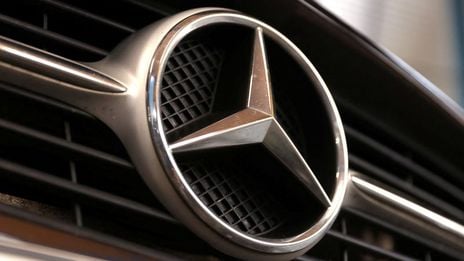 Mercedes-Benz affiche un profit à neuf mois divisé par deux