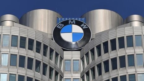 BMW reste stable et mise sur une baisse des tarifs douaniers