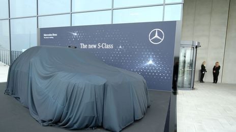 Mercedes-Benz Group:  Mixed Q1 results with earnings limited by product availability and a weak mix