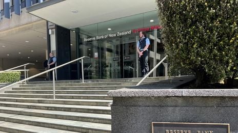 New Zealand central bank holds cash rate at 3.25%