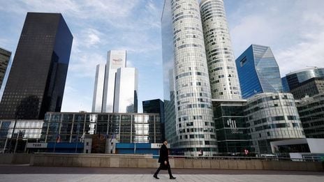 Politisches Chaos isoliert Frankreich, während Investoren Europa wiederentdecken