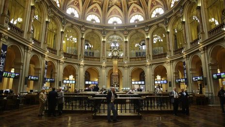 Le IBEX 35 marque le pas après la dégradation de la note des États-Unis et la faiblesse des ventes en Chine
