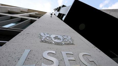 Les actions londoniennes reculent après la dégradation de la note de crédit des États-Unis et dans l'attente du sommet entre le Royaume-Uni et l'Union européenne