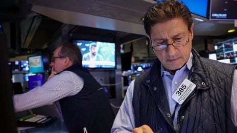 Les contrats à terme sur les actions américaines reculent alors que le rallye lié à la trêve commerciale s'estompe et que les données sur l'inflation sont au centre de