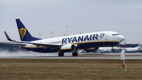 Ryanair demande à certains agents de bord espagnols de rembourser une augmentation accordée en 2024, selon des documents