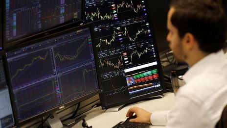 Wall Street vue en hausse, l'Europe plombée par les PMI
