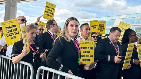 United Airlines et ses agents de bord concluent un accord de principe sur un nouveau contrat, selon le syndicat