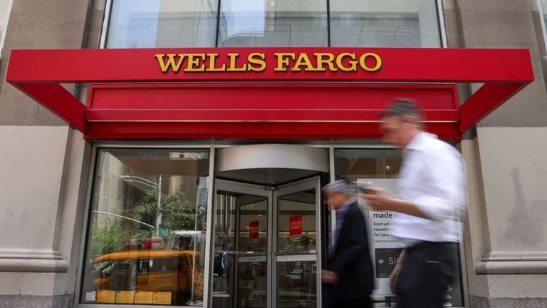 Wells Fargo afirma que el crecimiento de los préstamos al consumo se mantendrá moderado o descenderá este año.