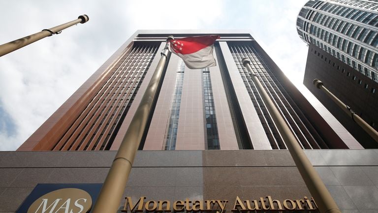 Singapur sanciona a nueve instituciones financieras por caso de lavado de dinero en 2023