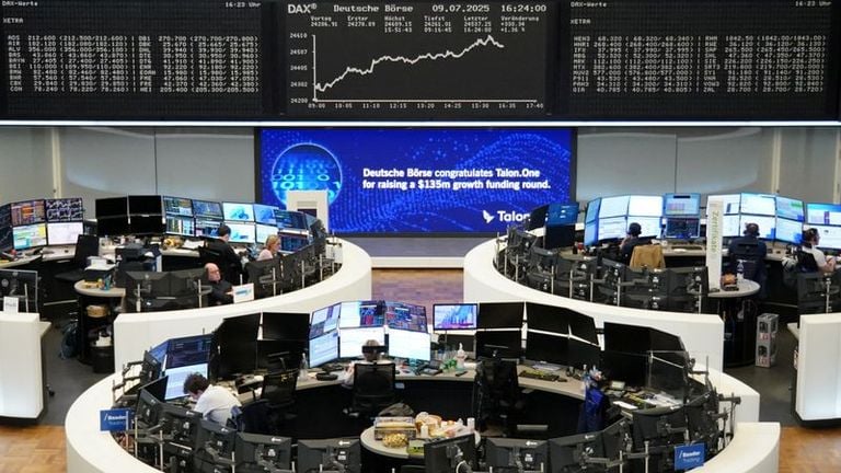 L'Europe finit dans le vert alors que les négociations sur les droits de douanes continuent