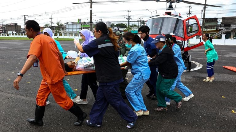 Thailand shifts gear in flood evacuation; Indonesia death toll climbs to 61  | MarketScreener